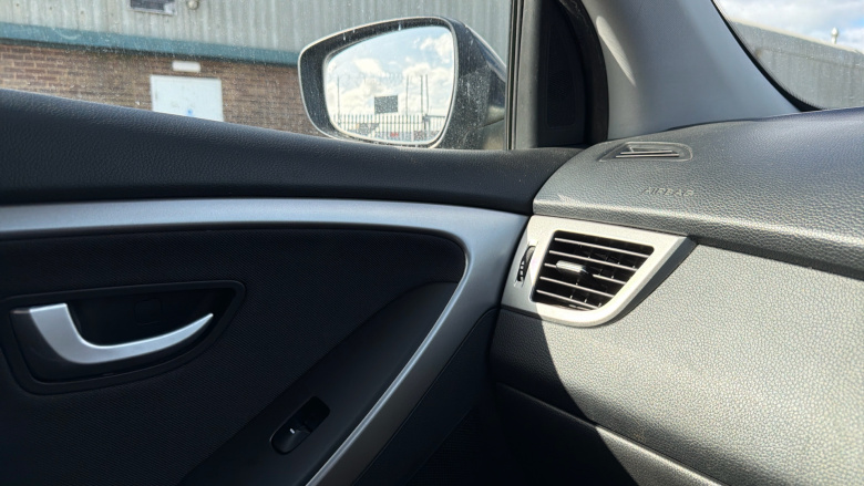 Hyundai i30 1.6 CRDi Blue Drive SE 5dr Diesel Hatchback